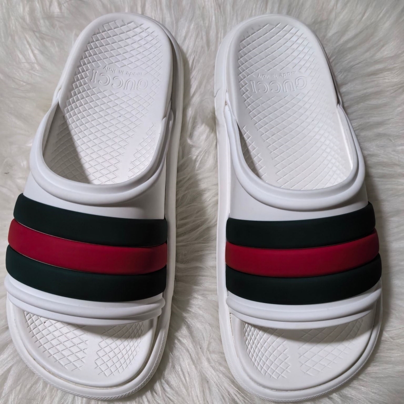 G*u*i slippers